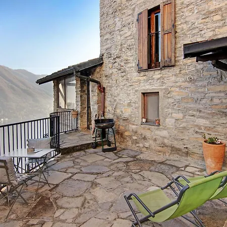 Holiday home Stone House Of The Year 1500 Moltrasio