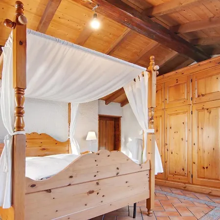 Hébergement de vacances Stone House Of The Year 1500 *