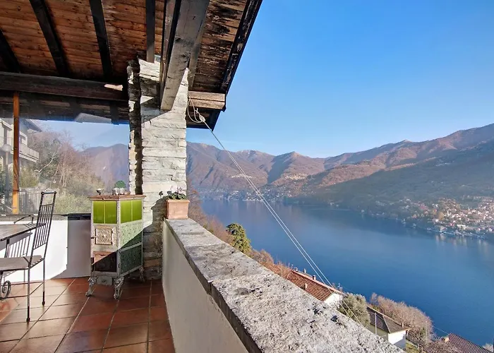 Dom wakacyjny Stone House Of The Year 1500 Moltrasio